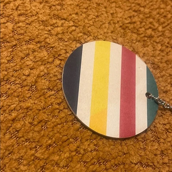 Hudson's Bay & Steam Whistle Bottle Opener - Picture 4 of 4